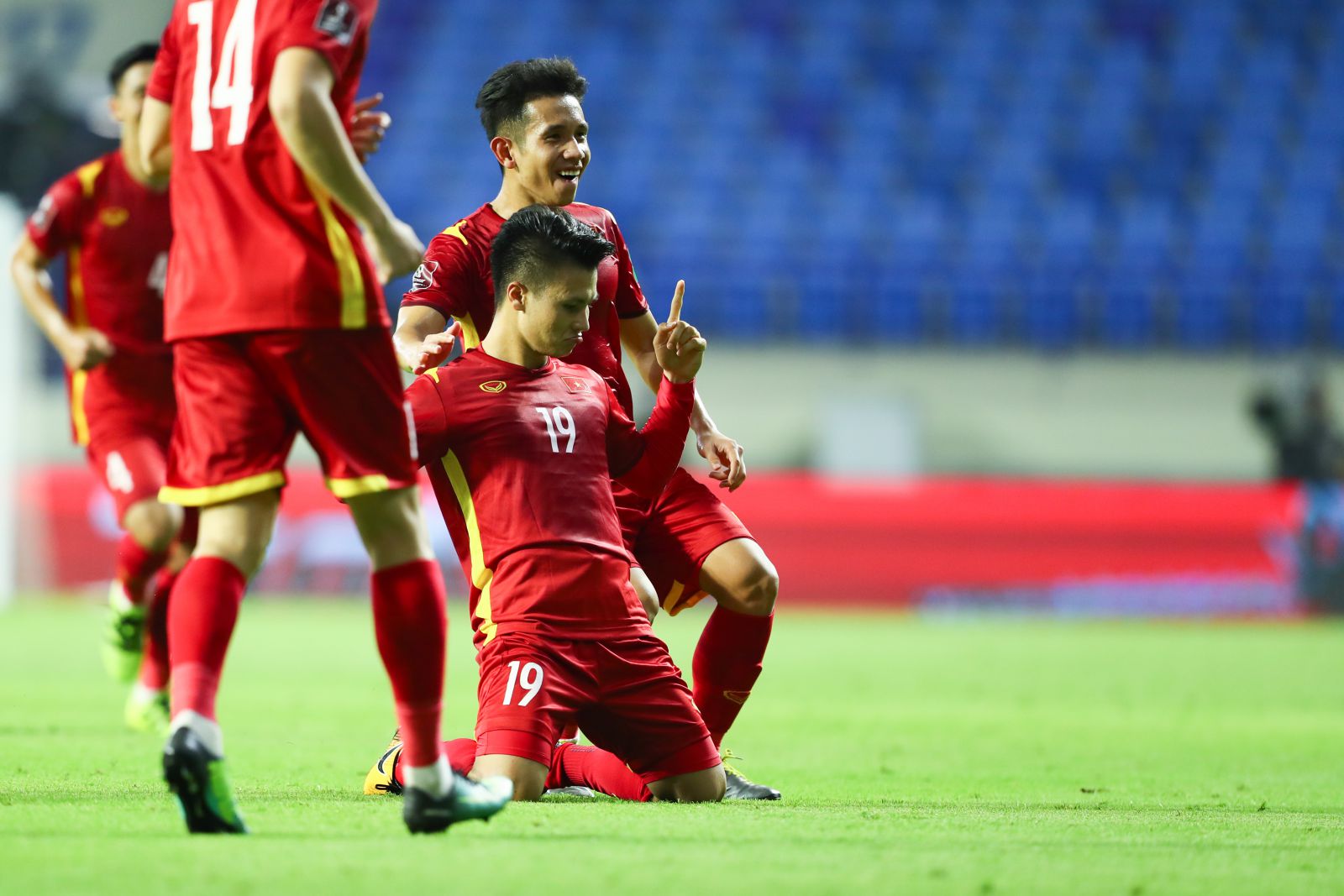 Với nguồn dinh dưỡng vàng từ Vinamilk, Đội tuyển Việt Nam một lần nữa chứng minh thể lực và phong độ vững chắc bằng chiến thắng trước tuyển Indonesia. 
